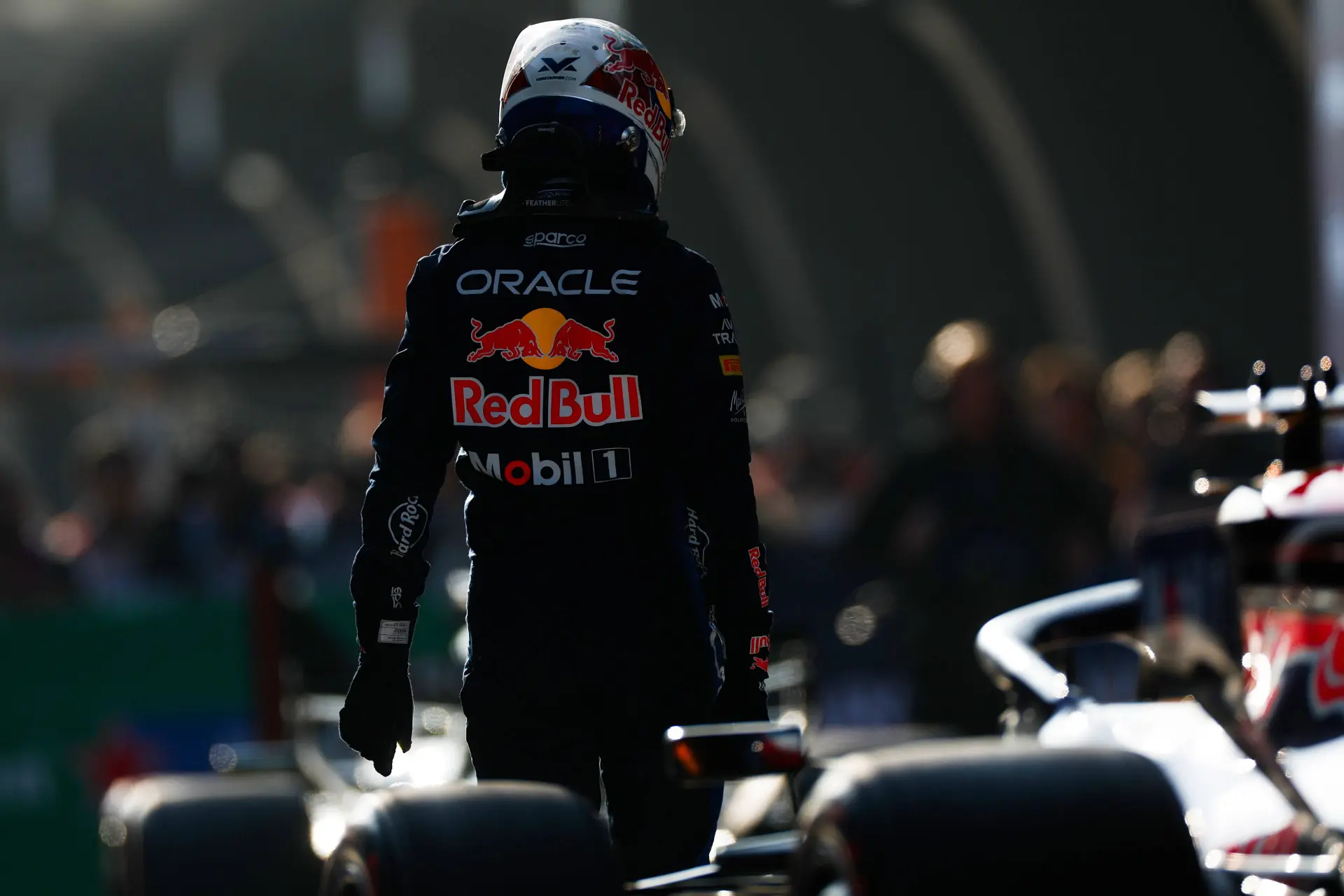 Internet gaat los over 'grote fout' van Verstappen: 'Was hij nou maar weggegaan'