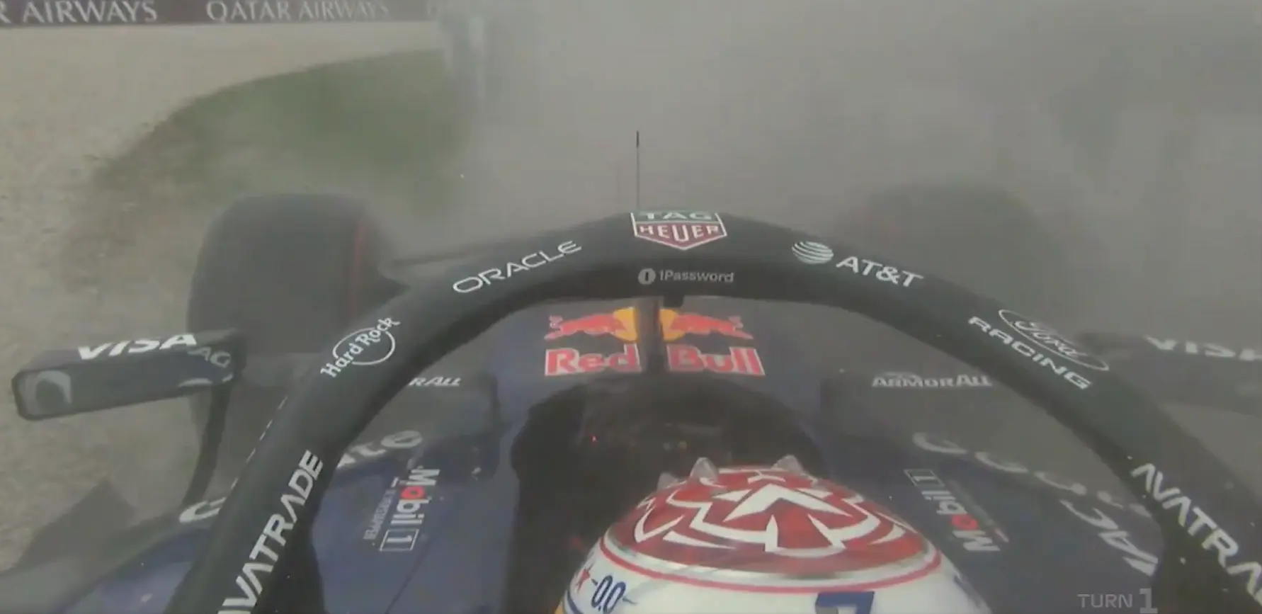 Gigantisch drama voor Verstappen met zware crash in Australië