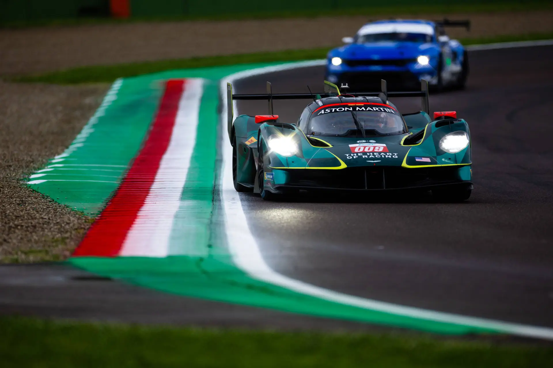 Aston Martin-wagen van Newey maakt megaklapper in Italië: Bekijk de beelden
