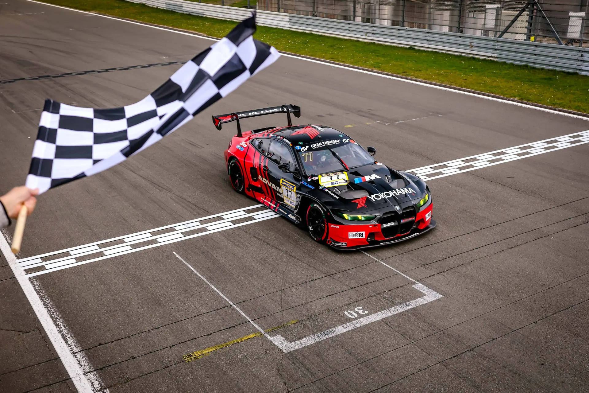 Waarom Verstappen wél en Frijns niet de 24 uur van de Nürburgring kan winnen