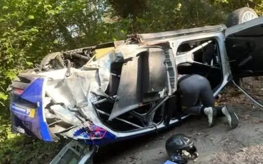 Jos Verstappen heeft zeer zware crash tijdens rally in België