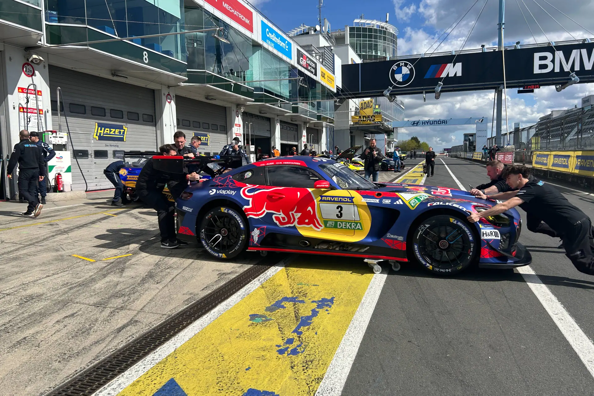 Verstappen niet in de buurt van pole: Gridstraf hangt Max nog boven het hoofd