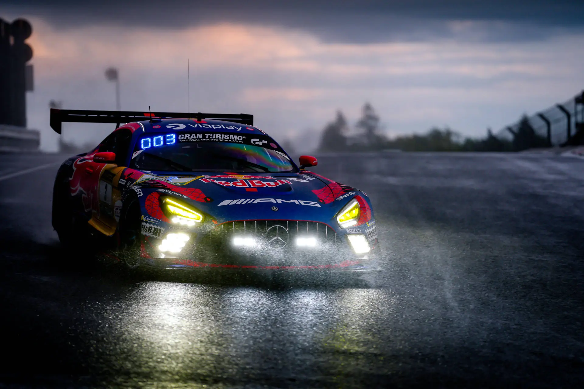 LIVE | Verstappen Racing in regenachtige condities terug naar de leiding