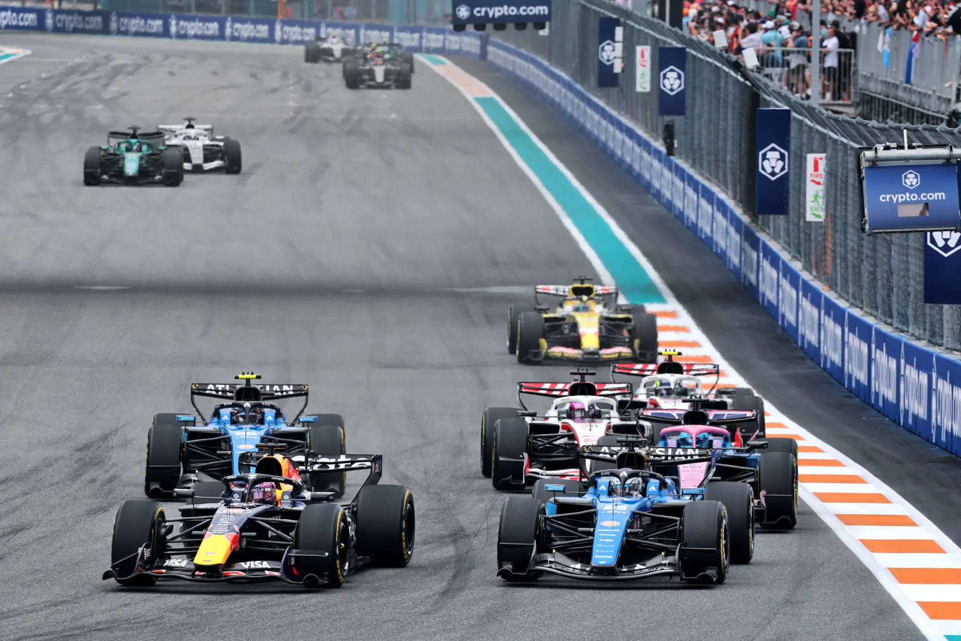 Oud-ontwerper kraakt nieuwe regels na woorden Verstappen