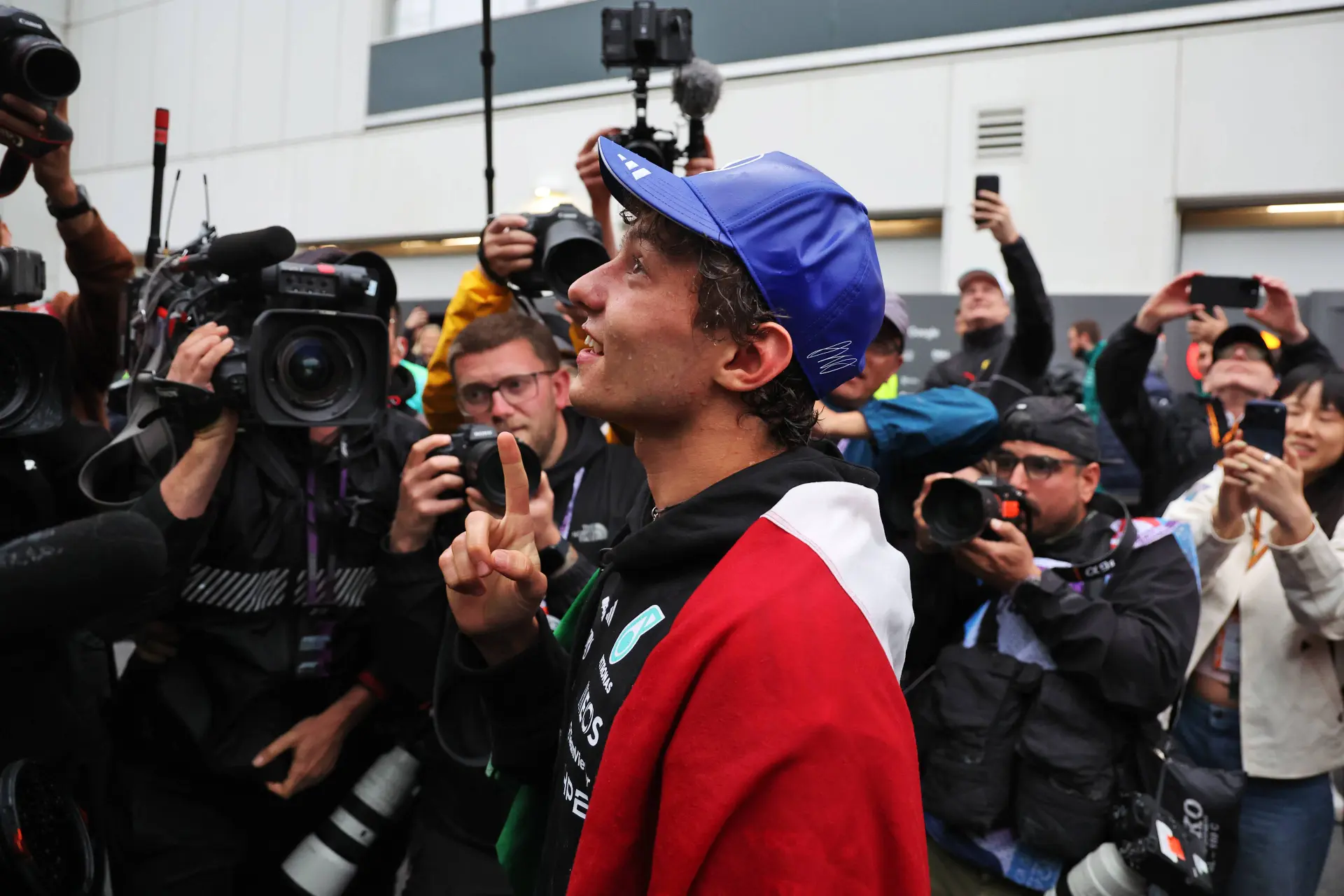 Antonelli zet deur op kier voor Ferrari-overstap: 'Zeg nooit nooit'