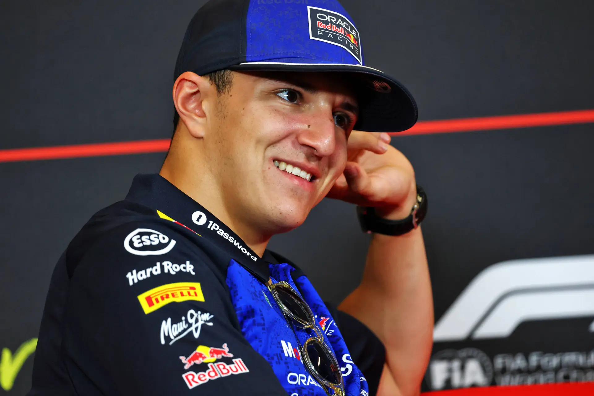 Hadjar maakt zich in Red Bull-wagen klaar voor race die door Verstappen wordt gehekeld