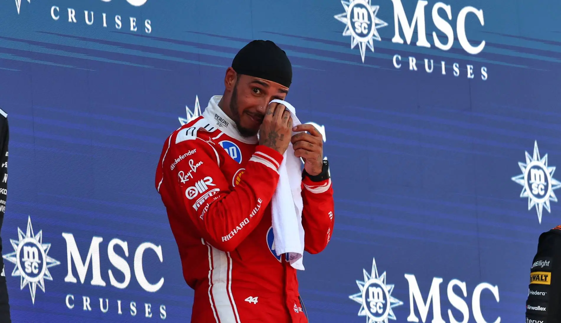 Lewis-Hamilton-jaagt-op-kimi-antonelli