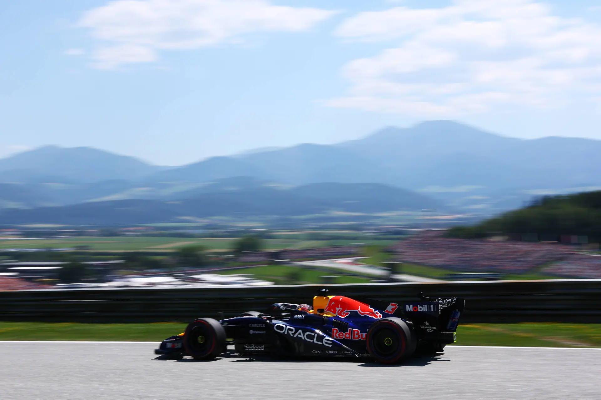 Red Bull, Mercedes en Ferrari installeren nieuwe motoren in Oostenrijk