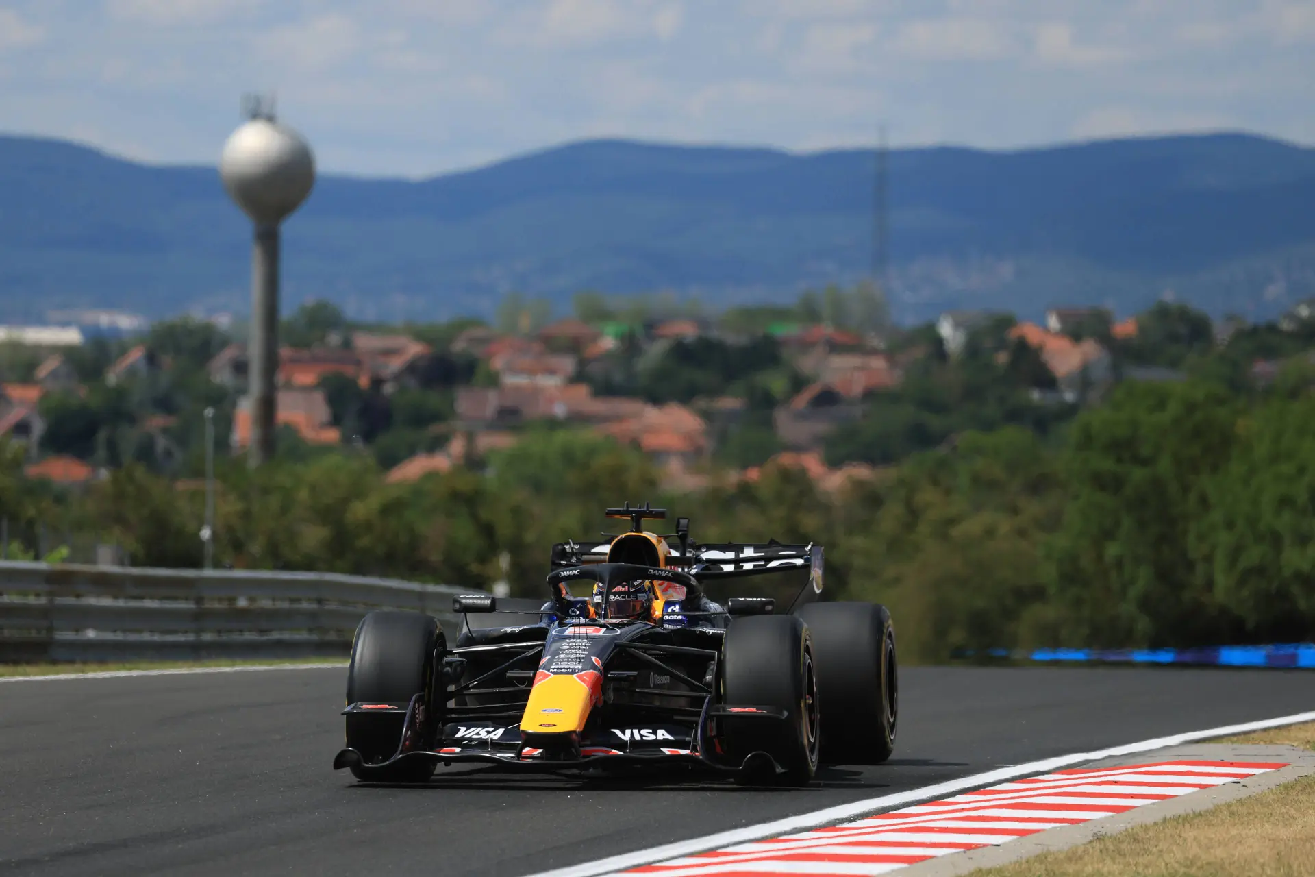 max-verstappen-hongarije-vrijdag-2026
