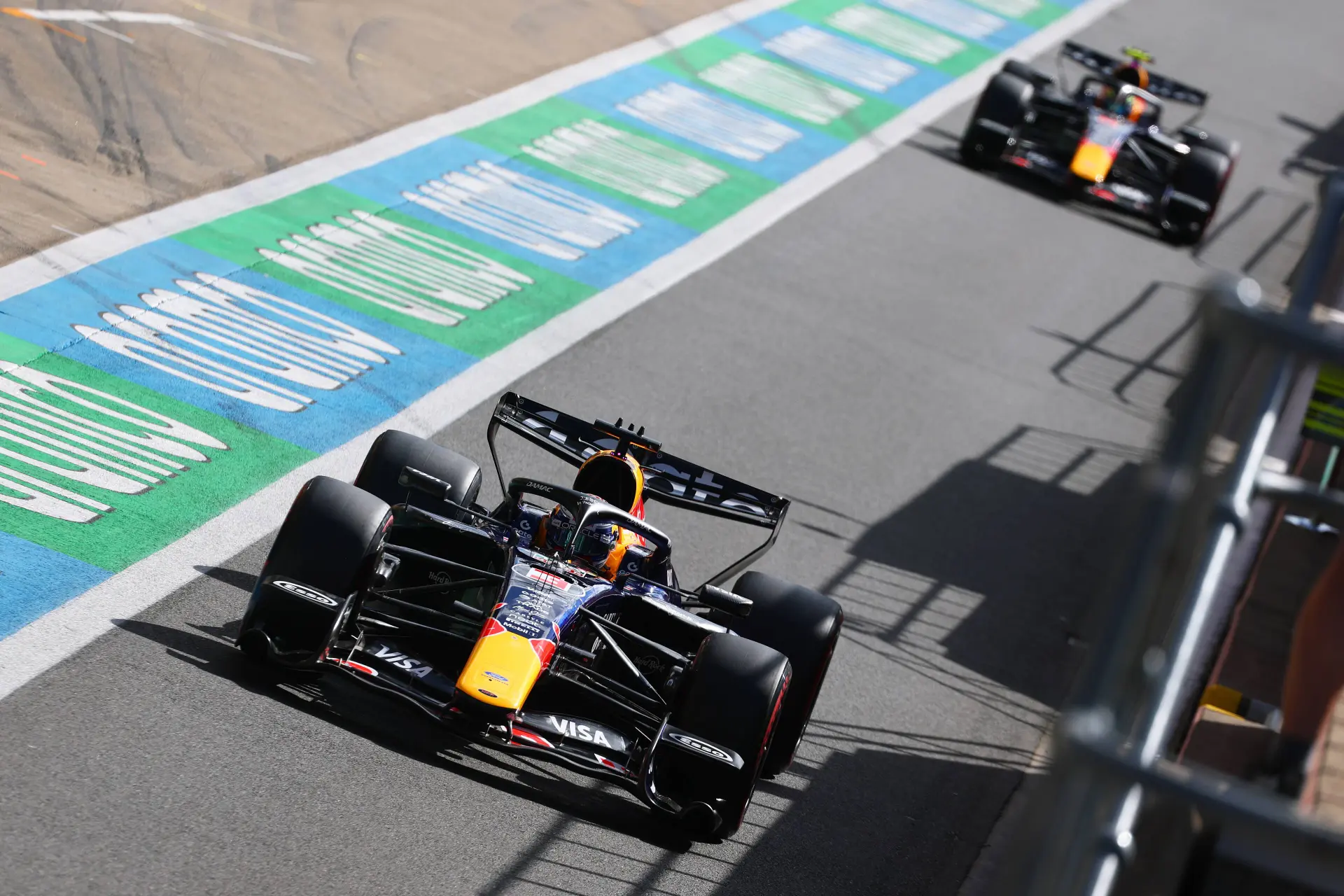Uitslag GP Silverstone | Verstappen eindigt wedstrijd op Silverstone in de muur