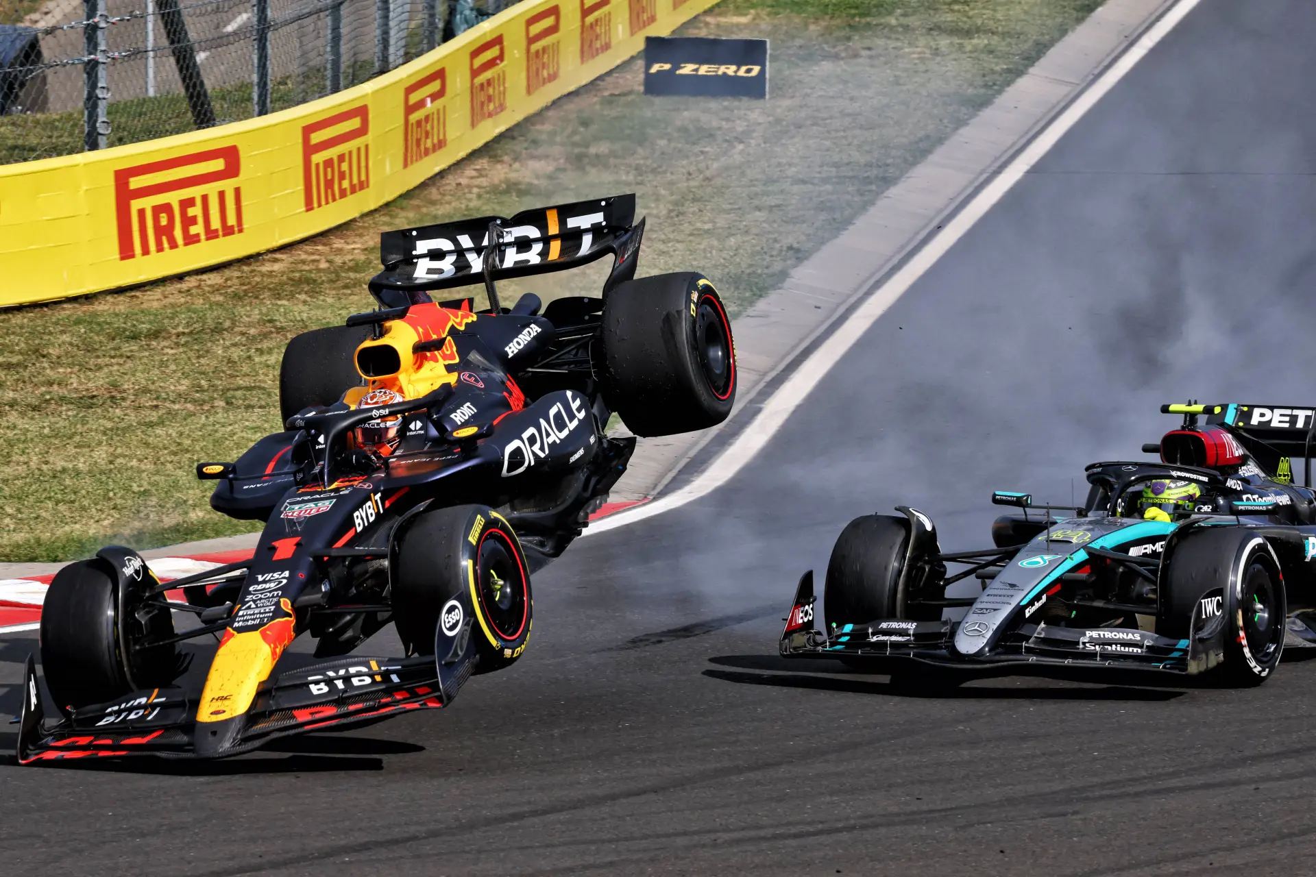 verstappen-hamilton-crash