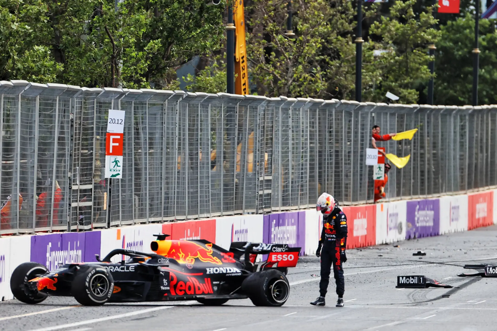 max-verstappen-baku-crash