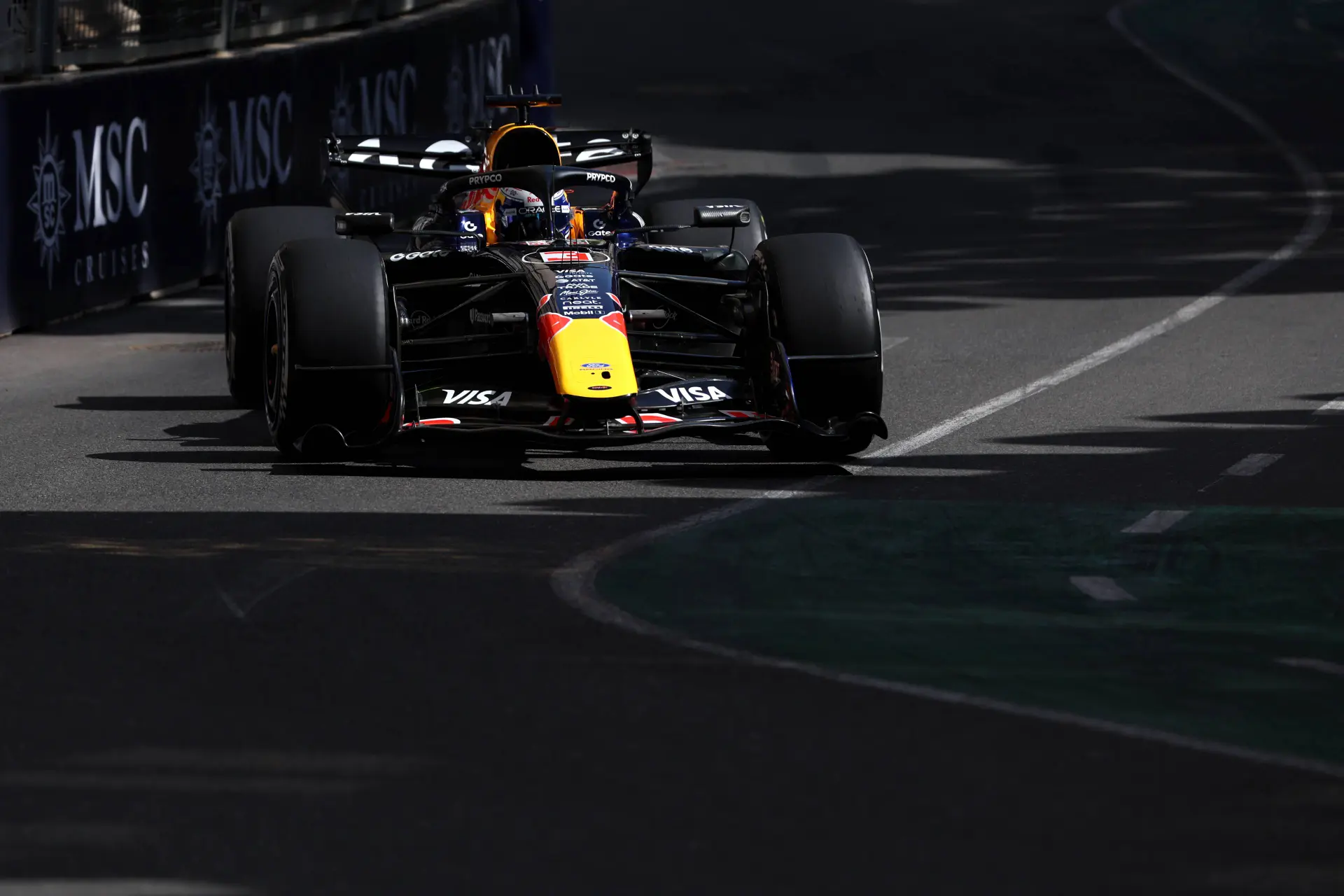 max-verstappen-baku-vrijdag-vt2