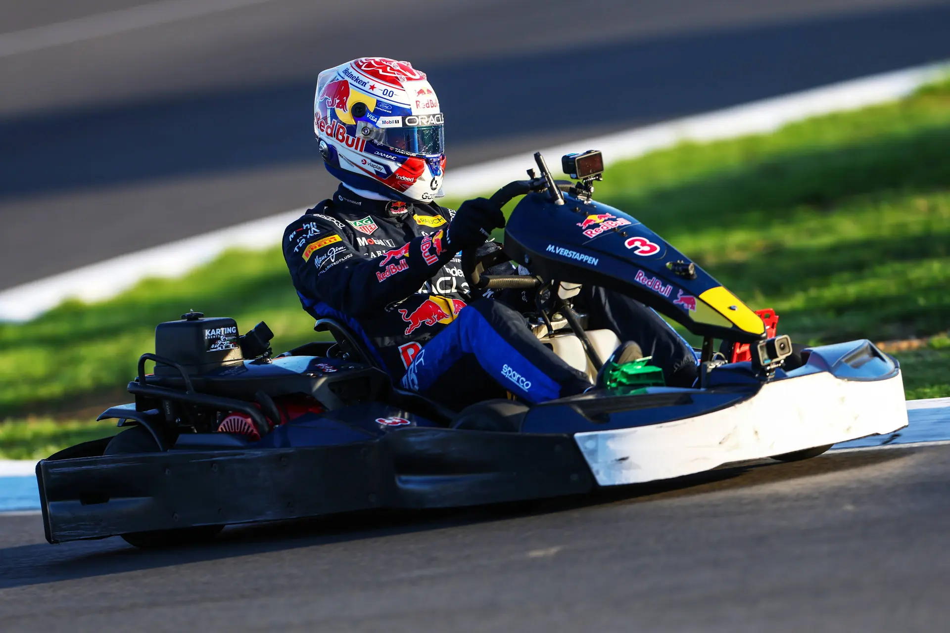 max-verstappen-vs-100-kart