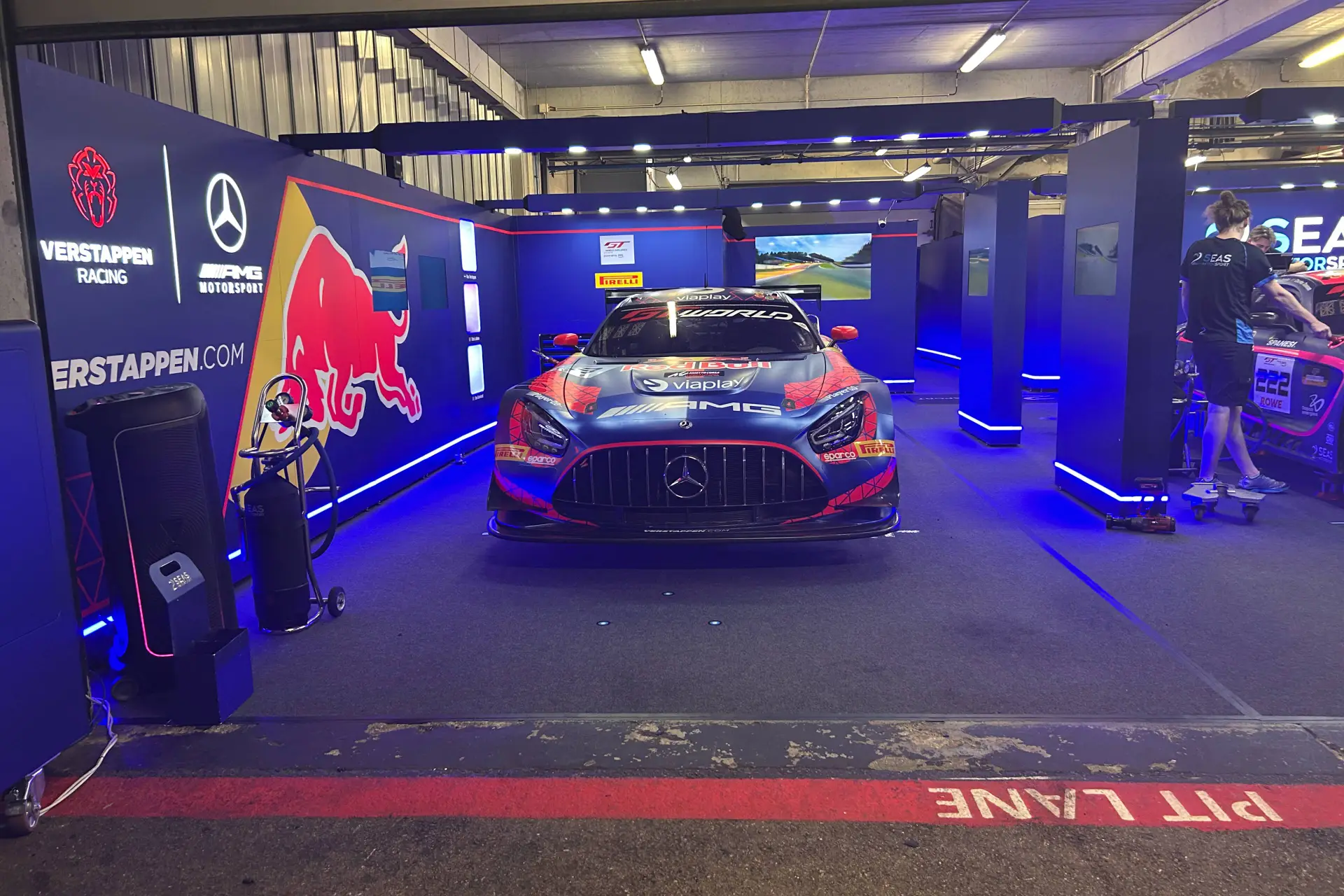 garage-verstappen-racing