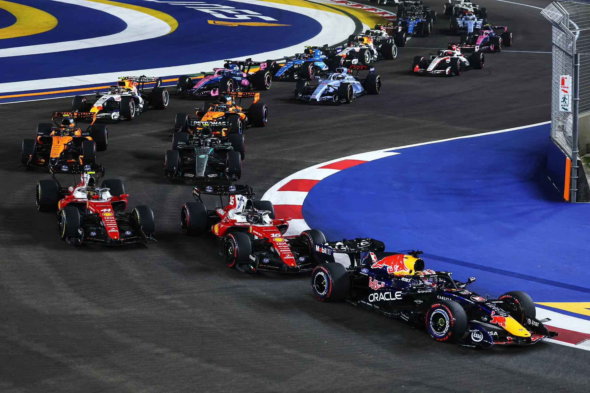 max-verstappen-charles-leclerc-start-singapore