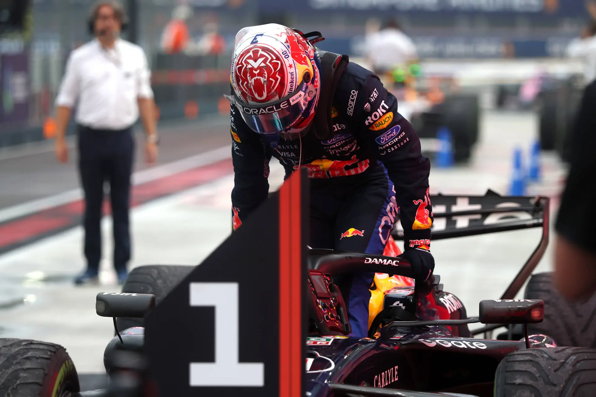 max-verstappen-red-bull-racing-singapore