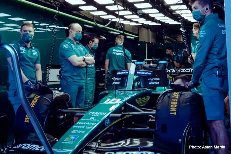 aston martin mechanics melbourne f1