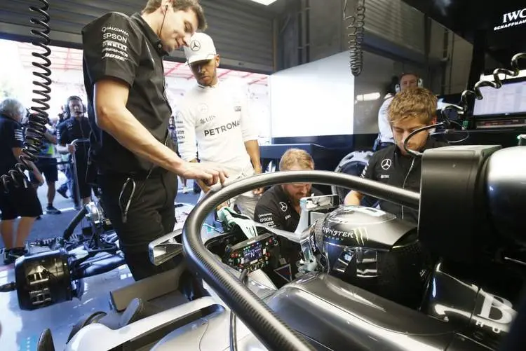 nico rosberg mercedes w07 hybrid belgian gp f1 2016 halo concept from behind in garage foto daimler