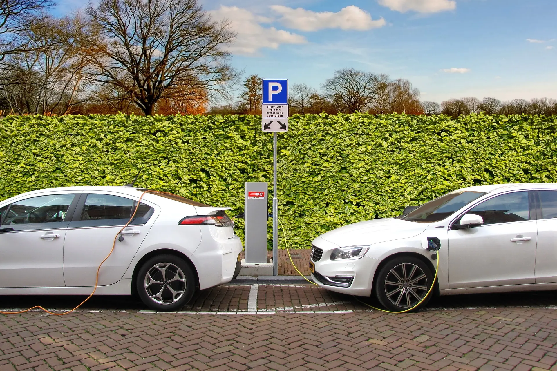 electric car 2783573 1920