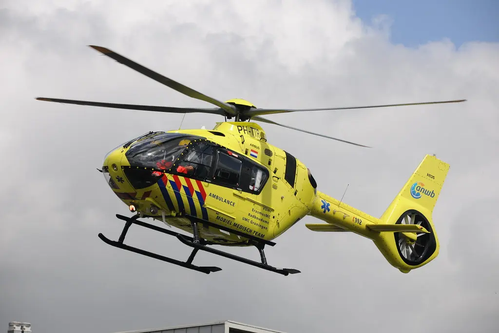 Vier asielzoekers neergestoken bij vechtpartij die uit de hand loopt, traumaheli ingezet