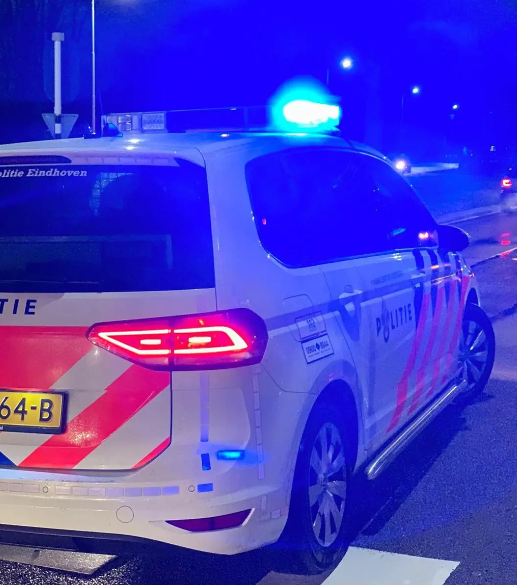 Dode vrouw gevonden in woning in Huizen, politie doet onderzoek