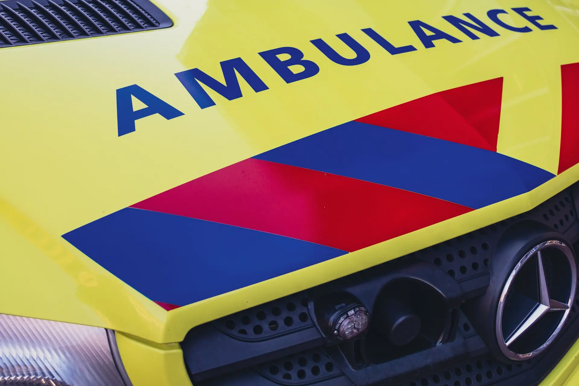 Verschrikkelijk drama: auto rijdt over jong meisje heen  op camping