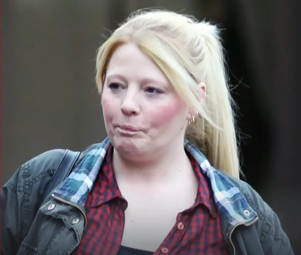 Vrouw dood aangetroffen nadat ze haar 2-jarige baby in een kooi had gehouden en haar kind probeerde te verkopen voor 1,2 miljoen dollar
