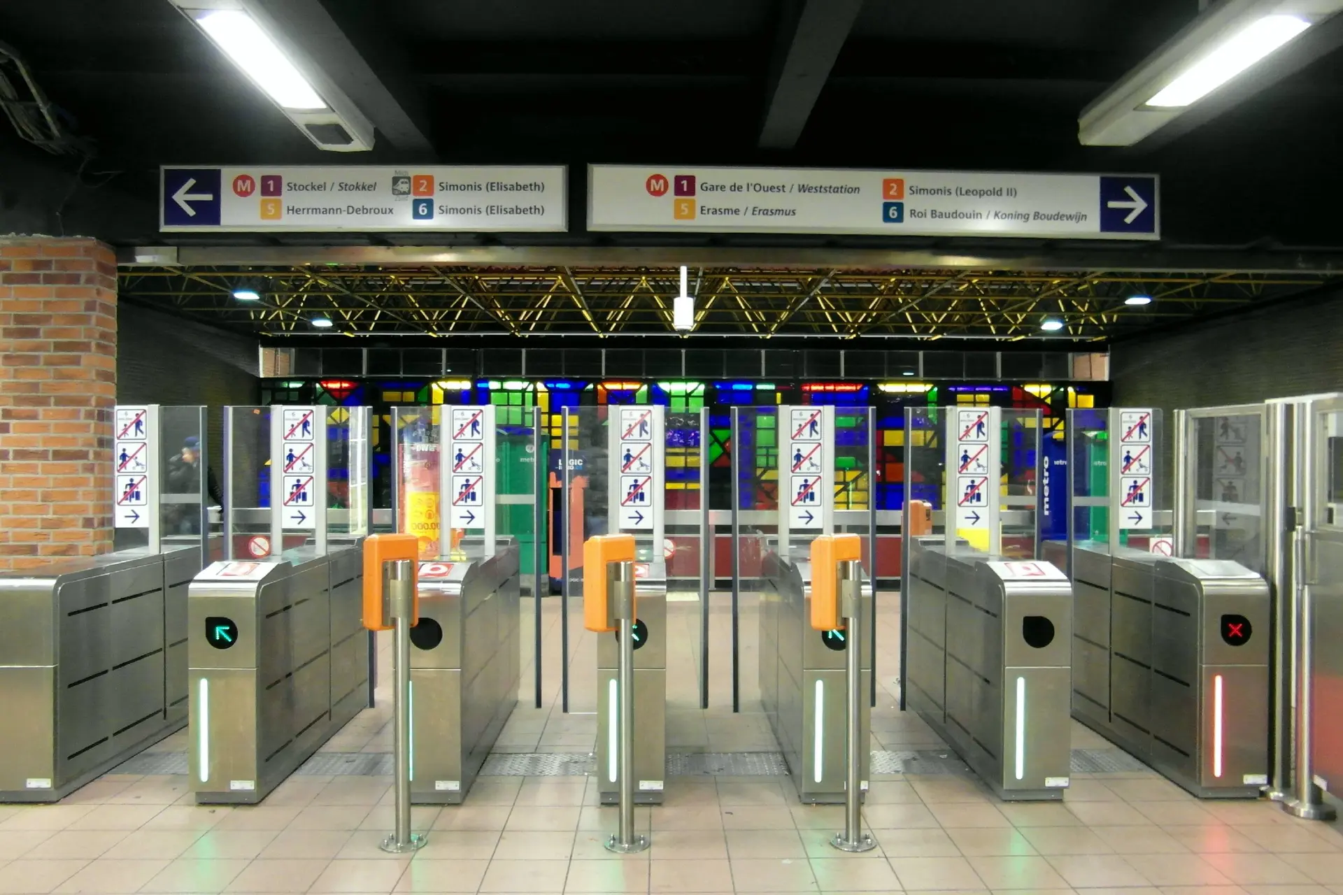 Twee tienermeisjes komen om bij tragisch metro-ongeluk