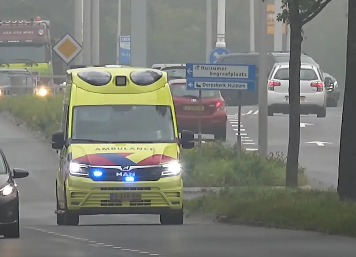 Heftig verkeersongeval met meerdere auto's: 33-jarige man overleeft het niet