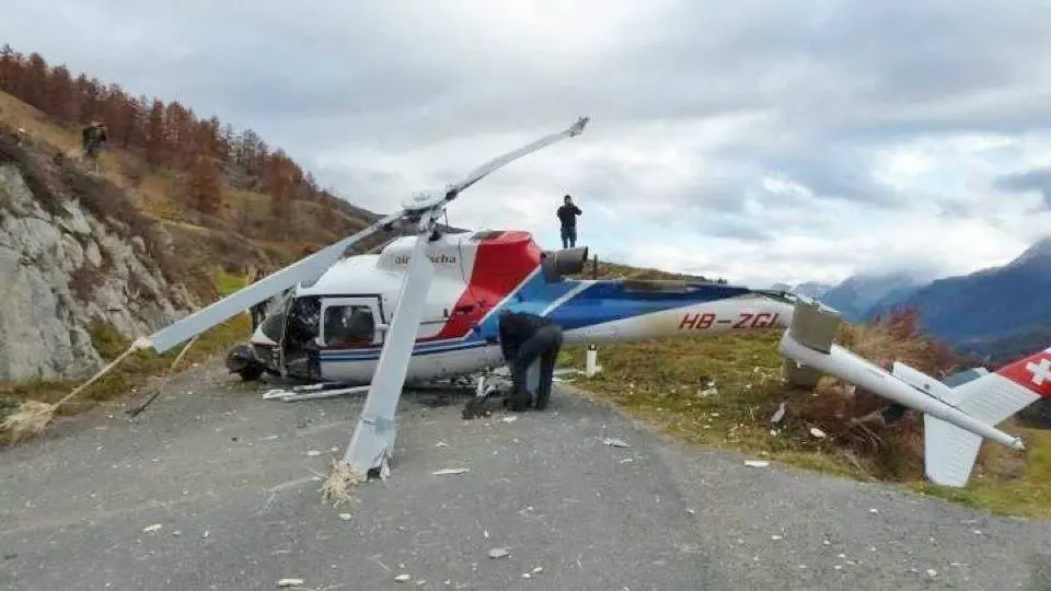 Helikopter stort neer in bossen: meerdere doden