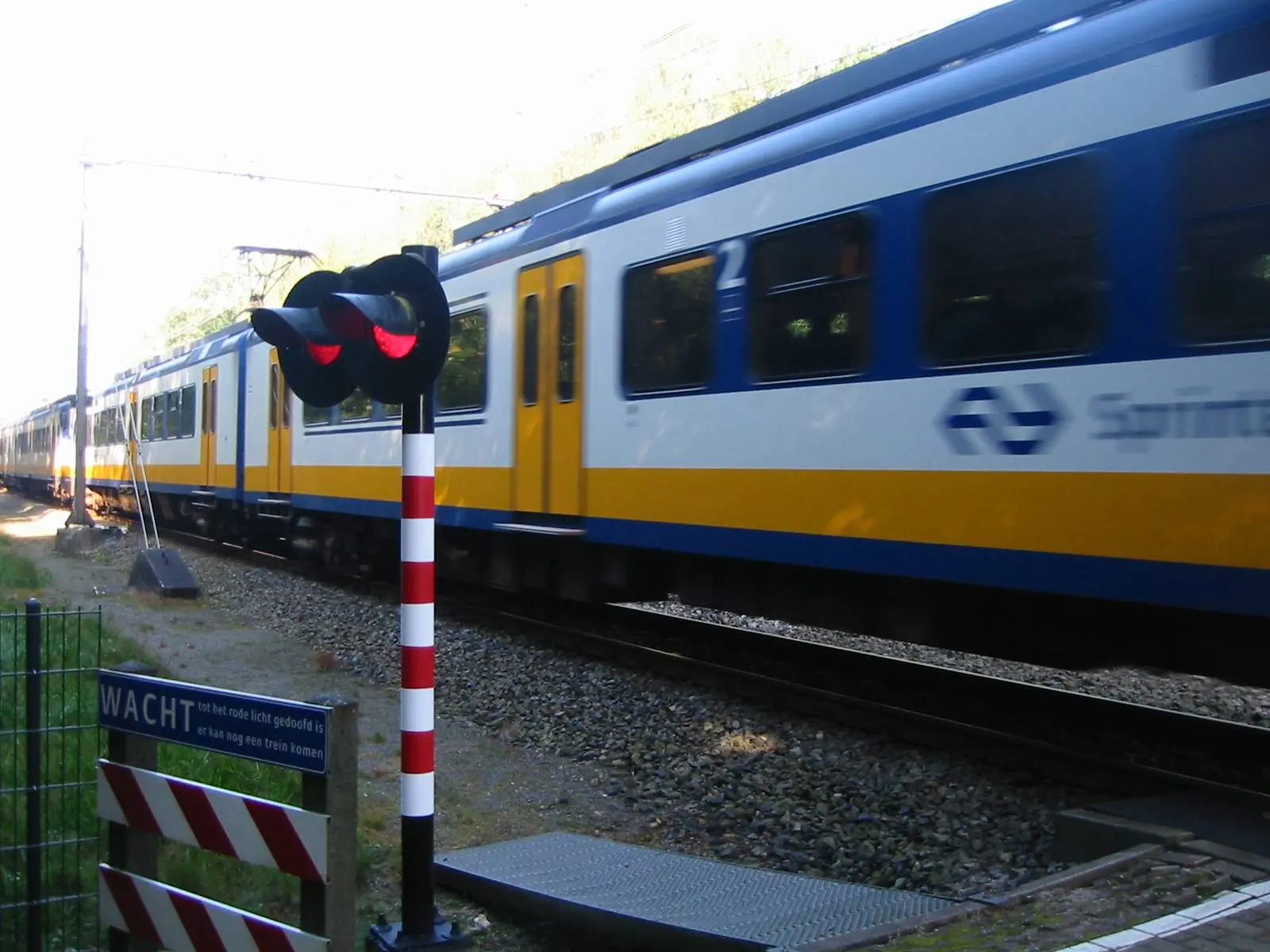 Schokkend: 16-jarige jongen op treinstation neergestoken en vermoord