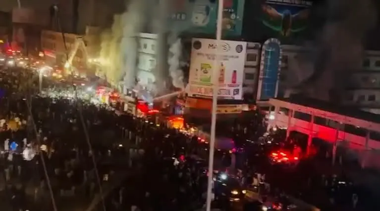 Minstens 6 doden bij brand in winkelcentrum