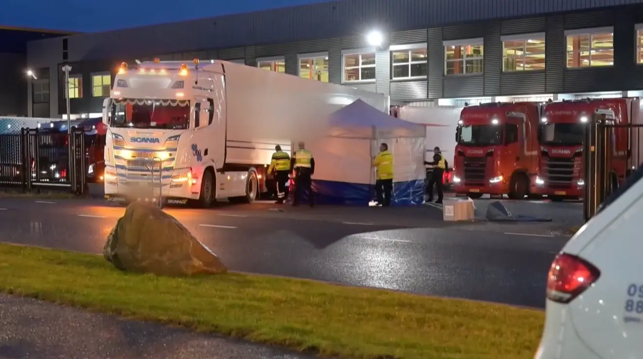 Voetganger overleden na aanrijding met vrachtwagen