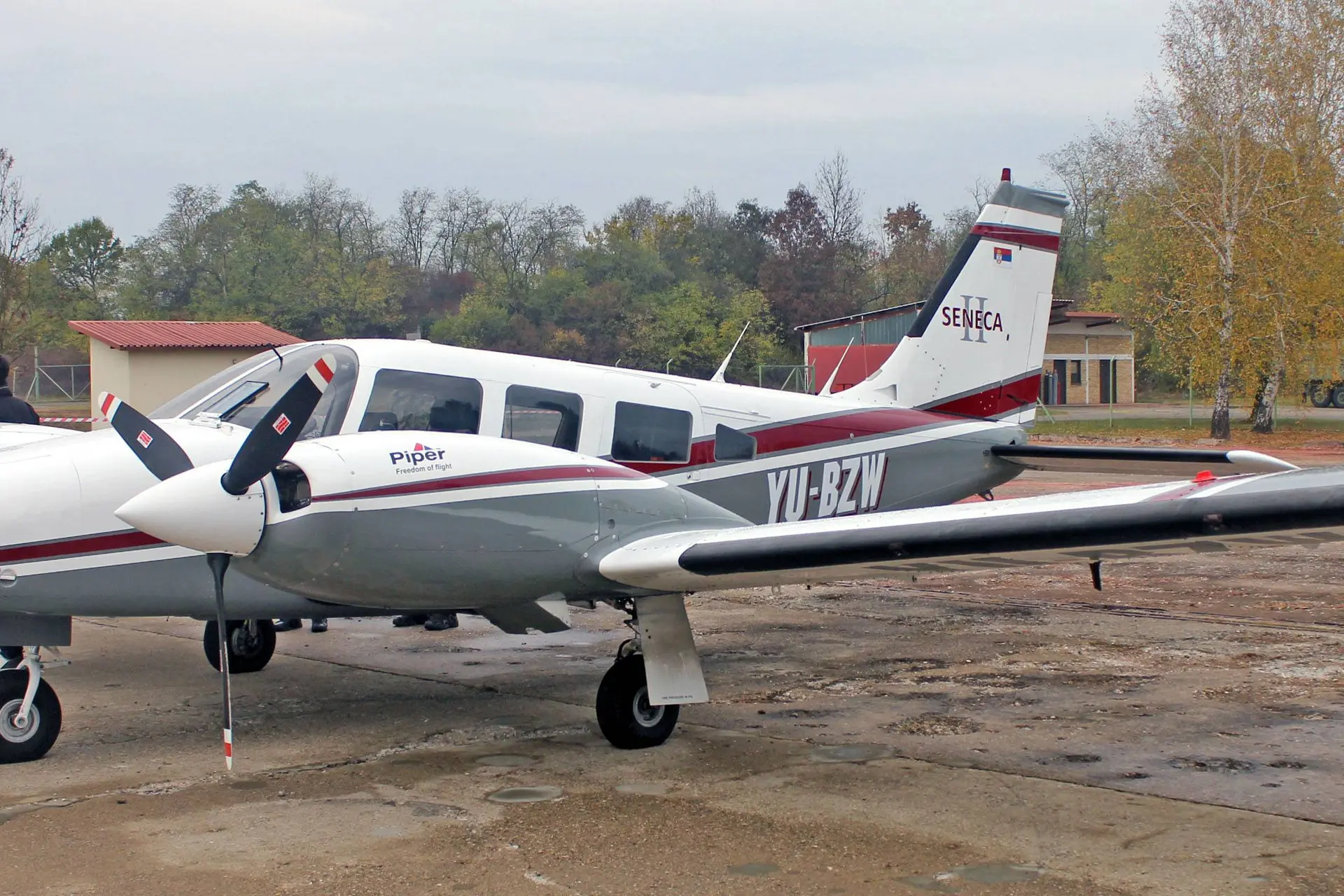 Piper_PA-34-200T_Seneca_II_YU-BZW_LYKV