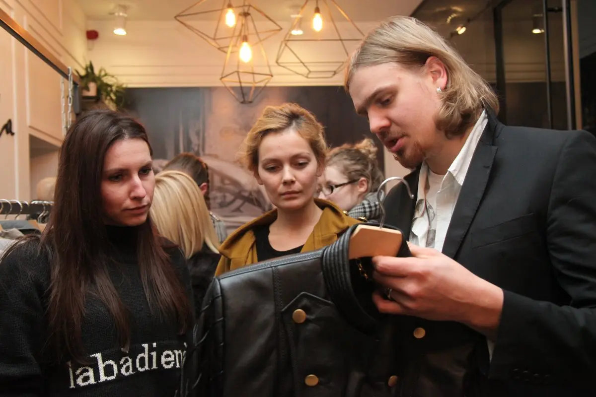 Robertas Kalinkinas Anna Mesha klube pristato savo darbus9