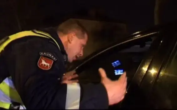 Pareigūnas Dalius Mackela nustebino kauniečius prabildamas prancūziškai