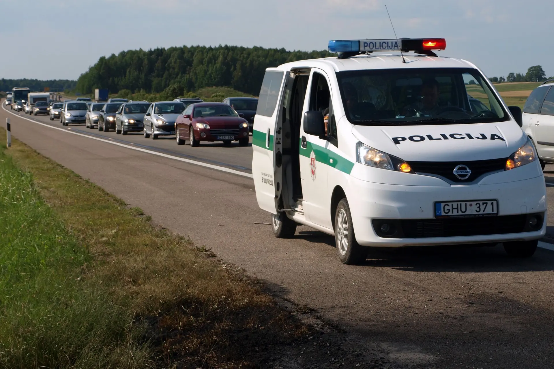 Magistralėje sudegė automobilis
