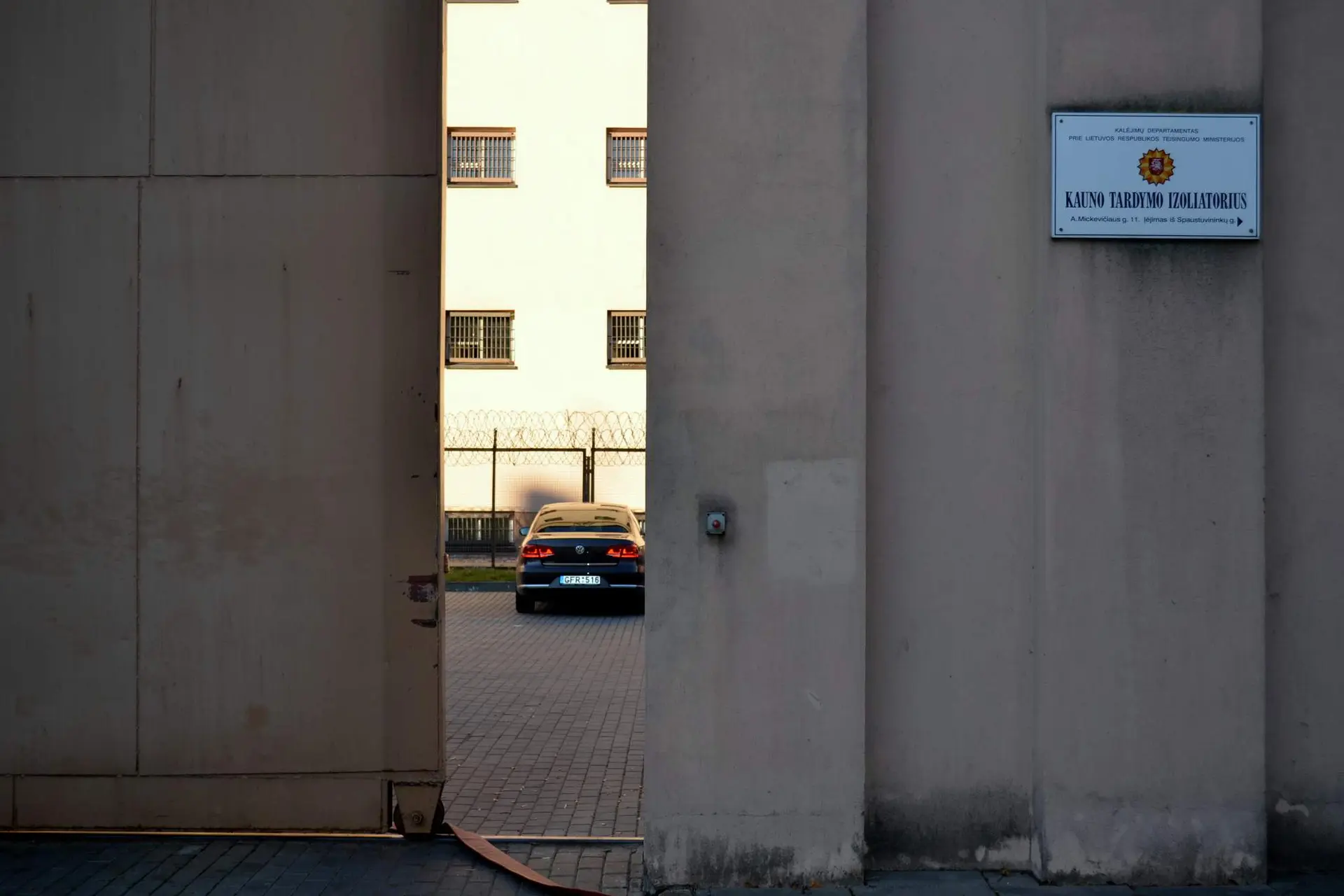 Spec. tarnybos atskubėjo į Kauno tardymo izoliatorių