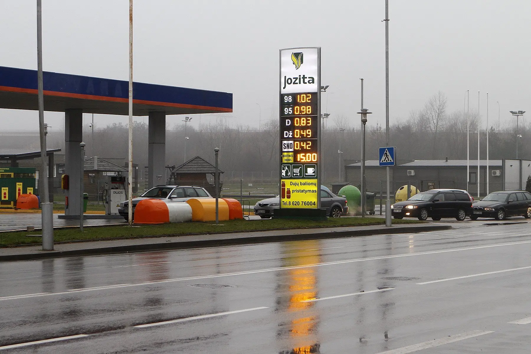 Kaune del vartotojų kovoja dvi degalinės