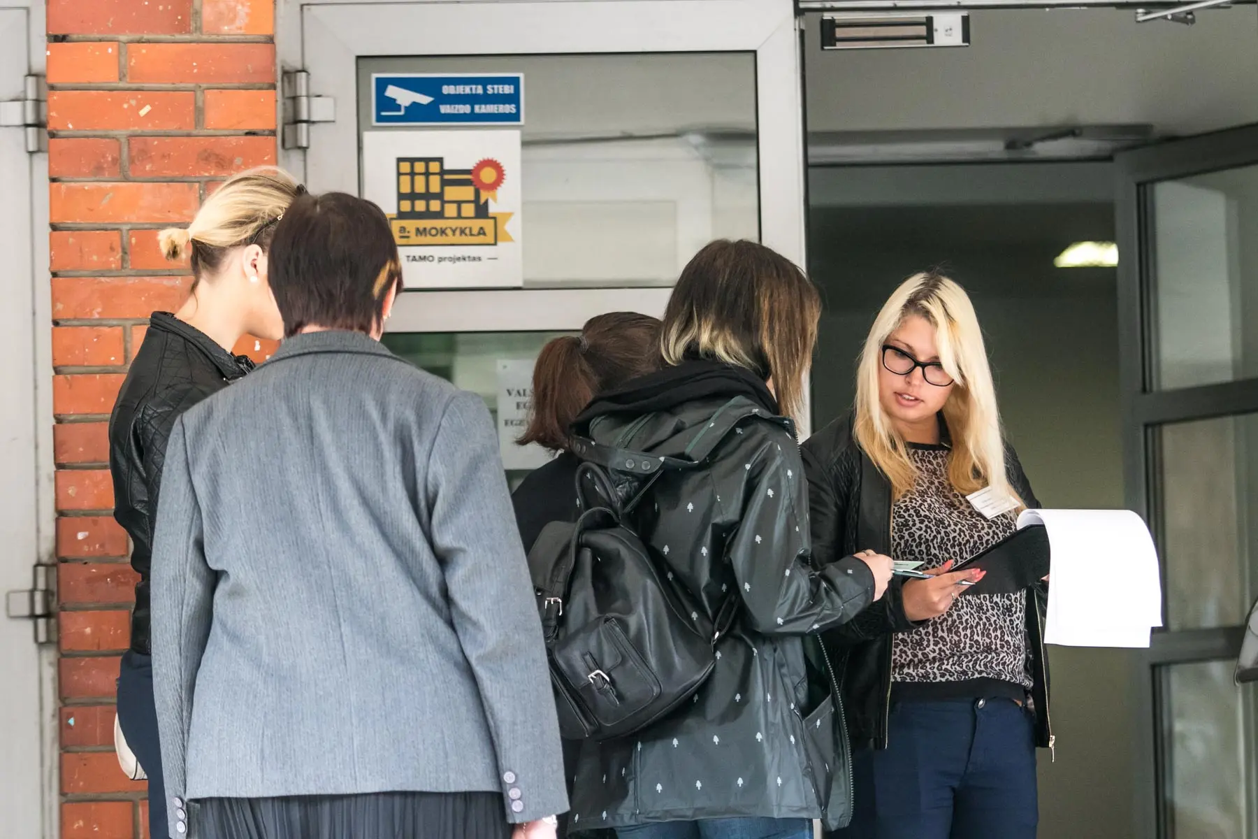 Mokiniai renkasi į matematikos egzaminą