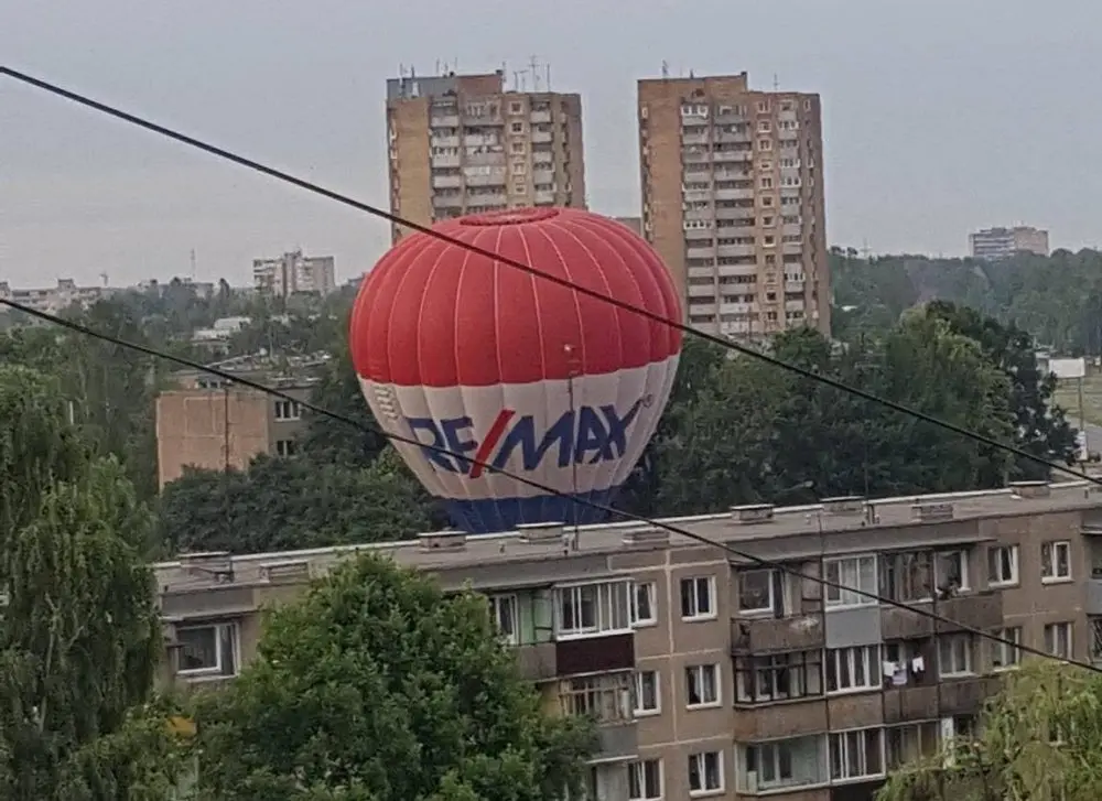 Oro balionas V. Krėvės pr. 01