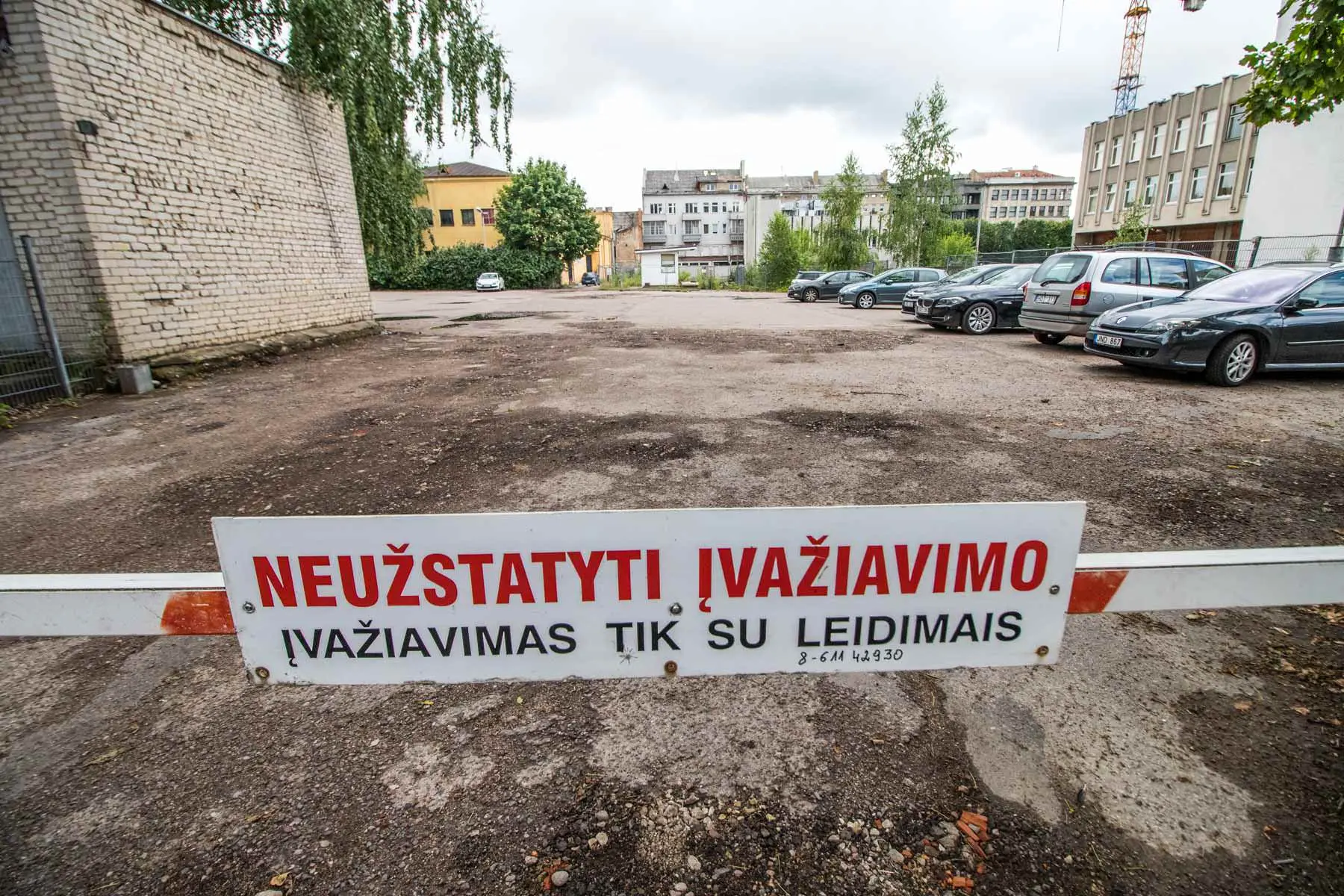 Stovėjimo aikštelė šalia Romuvos