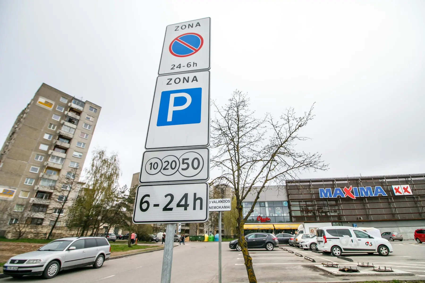 Kaunas minimaliu tarifu apmokestino stovėjimą septyniose Žaliakalnio gatvėse