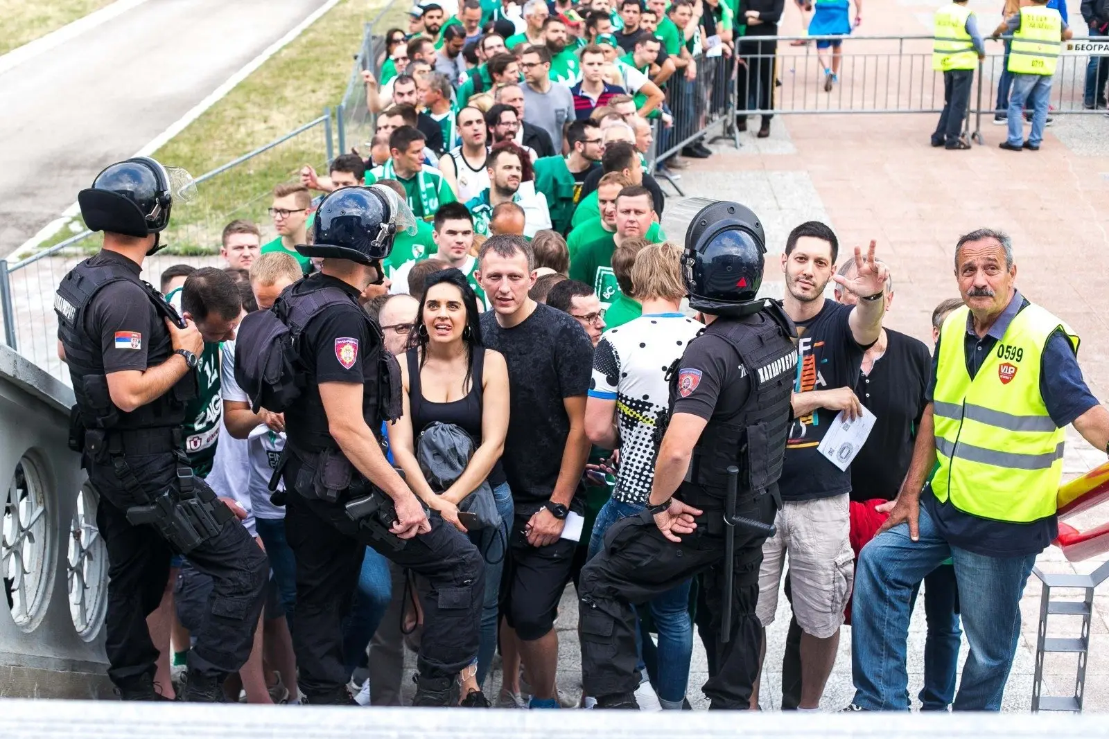 „Žalgirio“ fanai laukia, kol pateks į areną