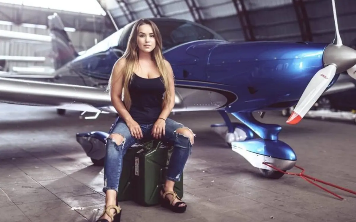 Lėktuvu dangų raižanti žavi kaunietė: išvydę mane, keleiviai klausdavo, kur pilotas