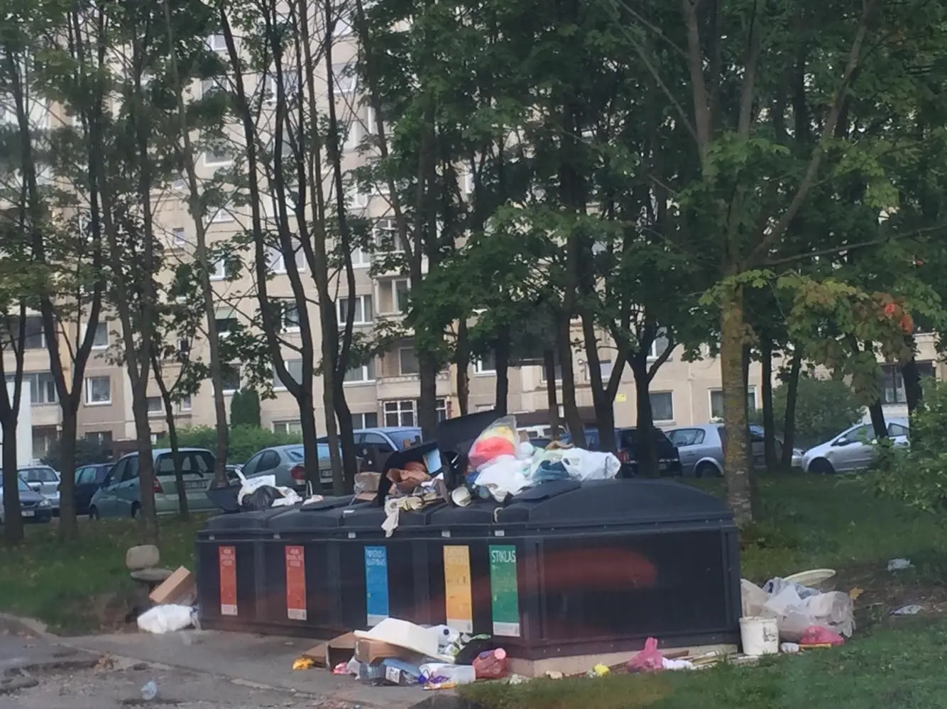 Naujieji atliekų konteineriai Kuršių gatvėje