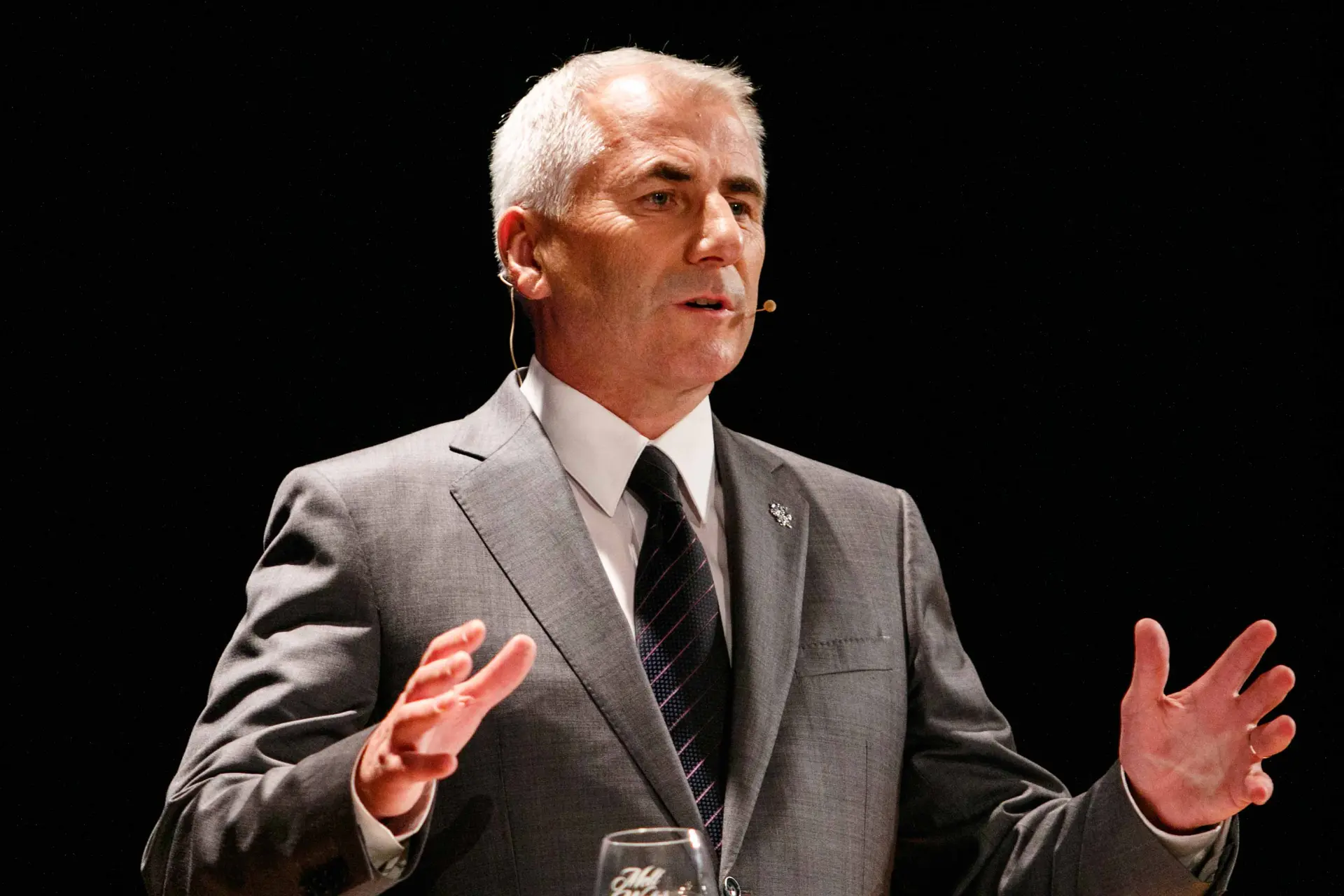 V. Ušackas