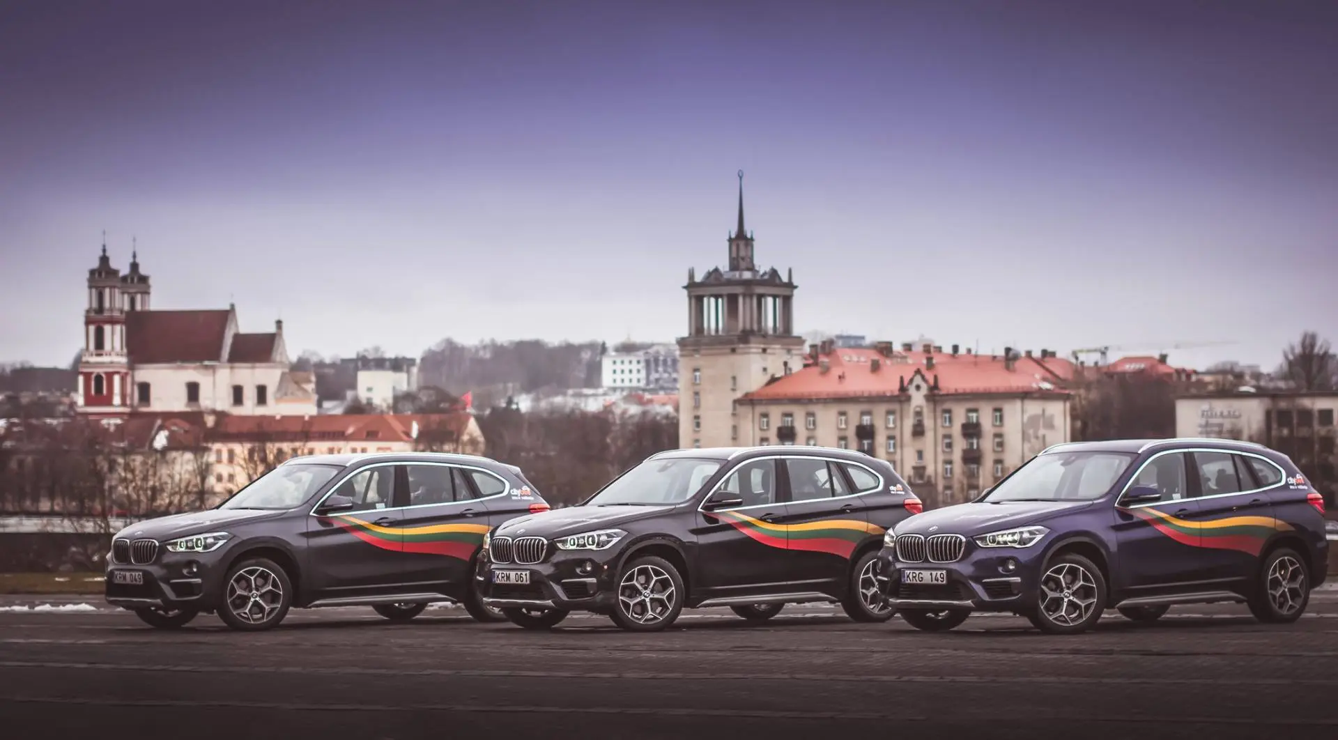 „City Bee“ automobiliai su signatarų parašais