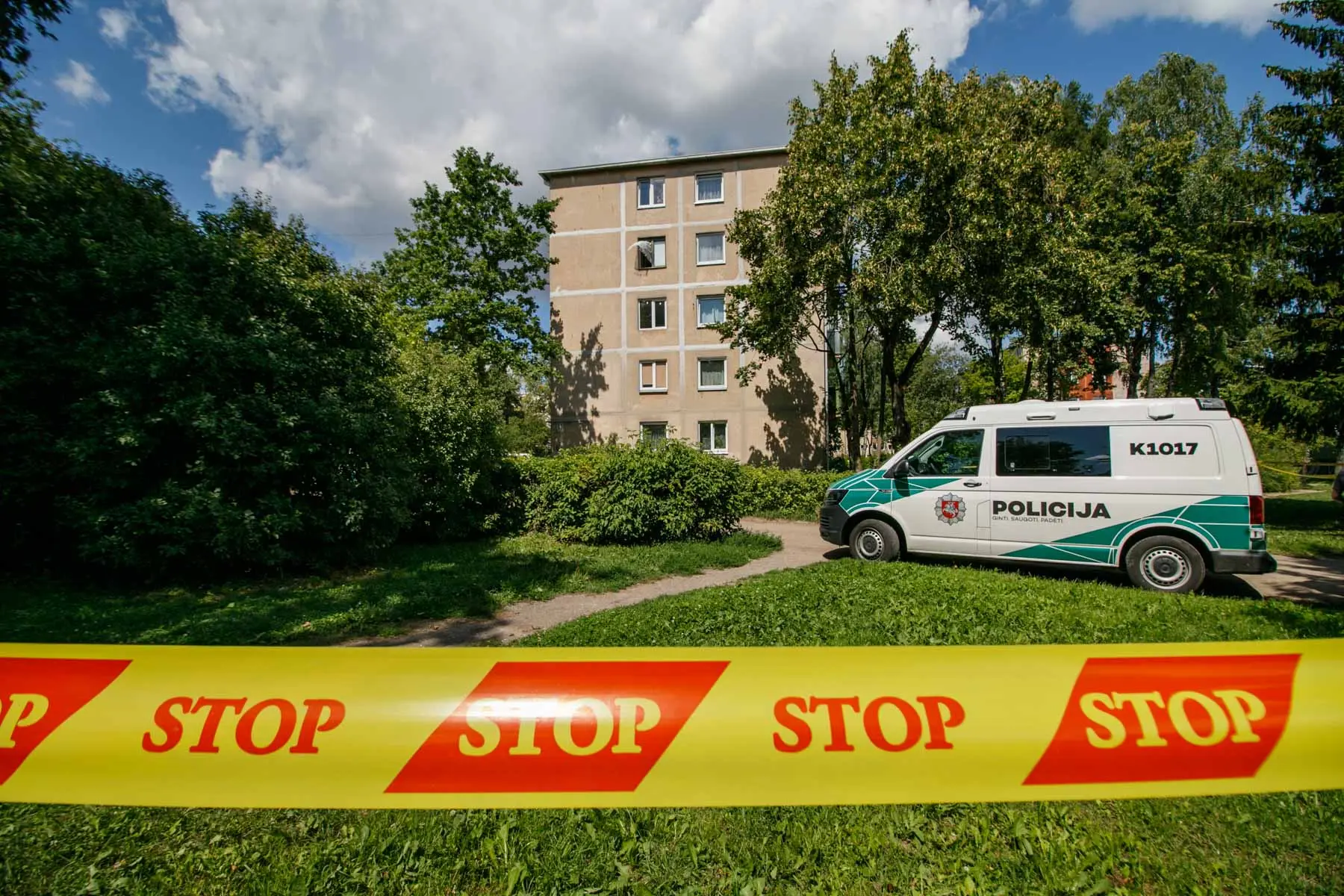 Griūvantis daugiabutis namas Biržiškų gatvėje